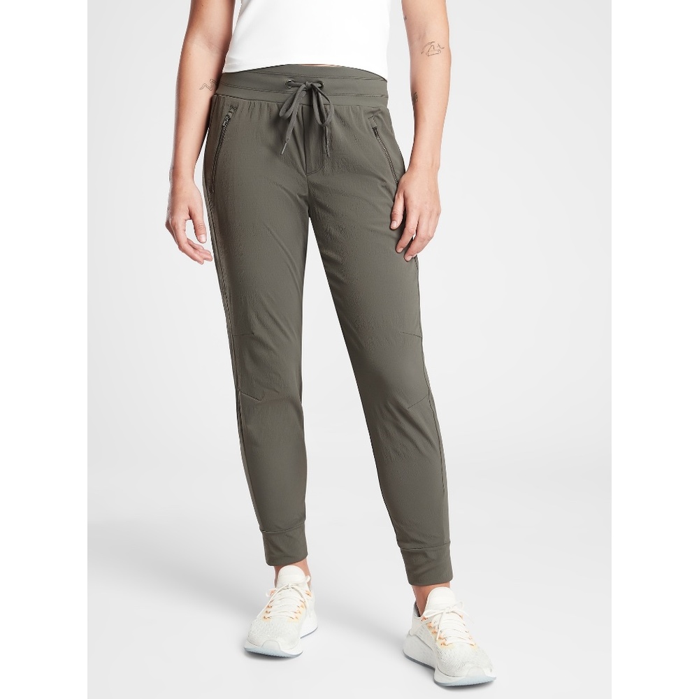 NWT Athleta Trekkie North Jogger Mountain Olive